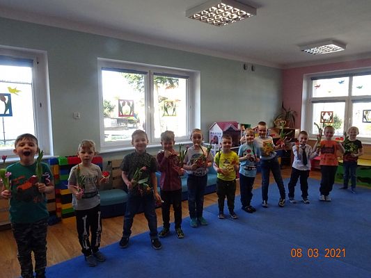 Grafika #5: Dzień Kobiet w przedszkolu