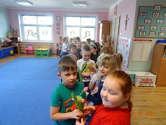 Grafika #6: Dzień Kobiet w przedszkolu