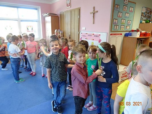 Grafika #7: Dzień Kobiet w przedszkolu