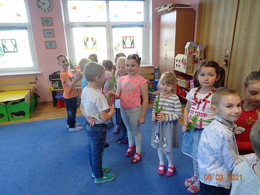 Grafika #9: Dzień Kobiet w przedszkolu