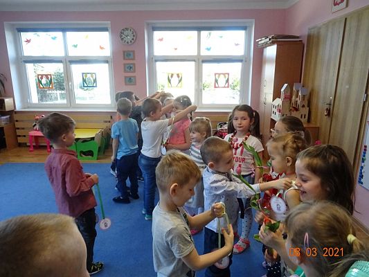 Grafika #10: Dzień Kobiet w przedszkolu