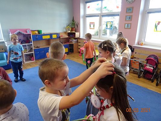 Grafika #11: Dzień Kobiet w przedszkolu