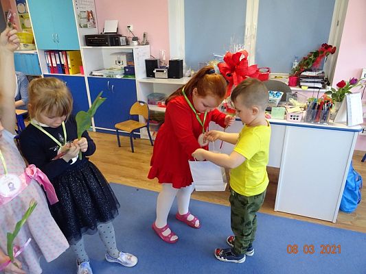 Grafika #13: Dzień Kobiet w przedszkolu