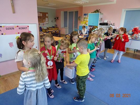 Grafika #14: Dzień Kobiet w przedszkolu