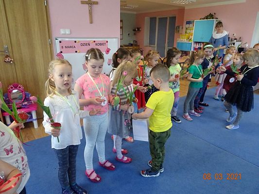 Grafika #15: Dzień Kobiet w przedszkolu