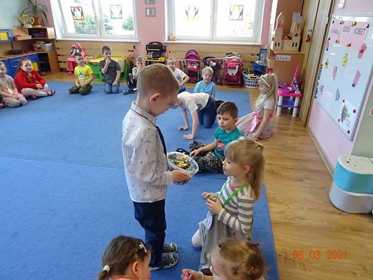 Grafika #18: Dzień Kobiet w przedszkolu