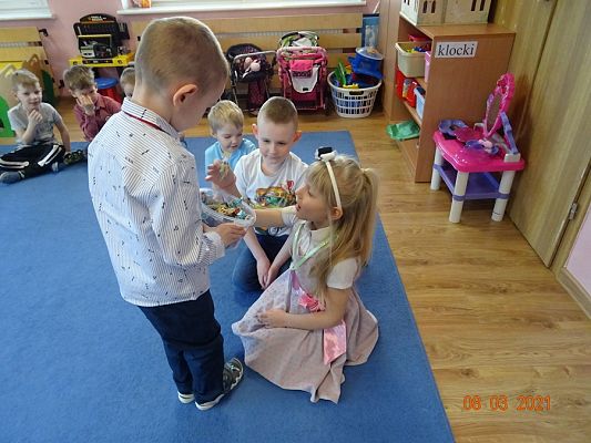 Grafika #19: Dzień Kobiet w przedszkolu