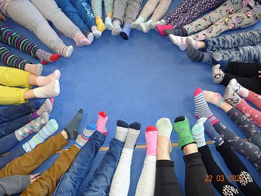 Grafika #1: Dzień kolorowej skarpetki-Światowy Dzień Osób z Zespołem Downa