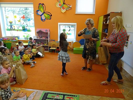 Grafika #9: Wręczenie nagród w konkursie plastycznym Ozdoba wielkanocna