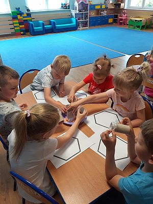 Grafika #41: Światowy Dzień Pszczół-zajęcia gr. II