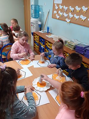 Grafika #37: Światowy Dzień Pszczół-zajęcia gr. II