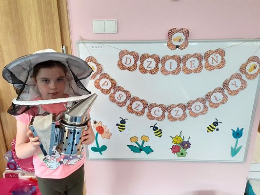 Grafika #16: Światowy Dzień Pszczół-zajęcia gr. II