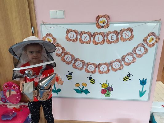 Grafika #14: Światowy Dzień Pszczół-zajęcia gr. II