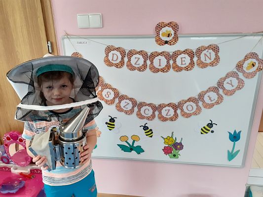 Grafika #11: Światowy Dzień Pszczół-zajęcia gr. II