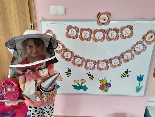 Grafika #9: Światowy Dzień Pszczół-zajęcia gr. II