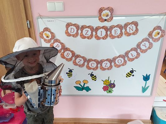 Grafika #8: Światowy Dzień Pszczół-zajęcia gr. II