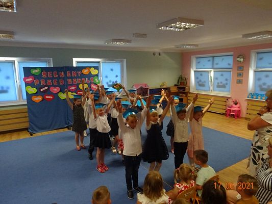 Grafika #8: Żegnaj przedszkole.zakończenie 6-latków cz. II