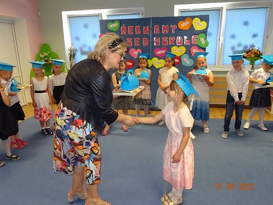 Grafika #7: Żegnaj przedszkolezakończenie 6-latków cz. III