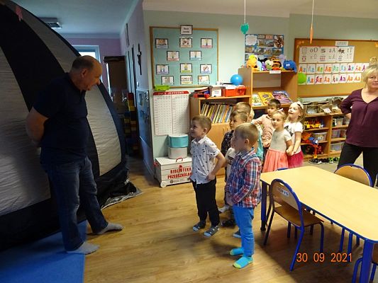 Grafika #5: Kino sferyczne w przedszkolu