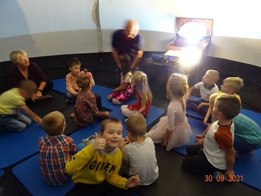 Grafika #11: Kino sferyczne w przedszkolu
