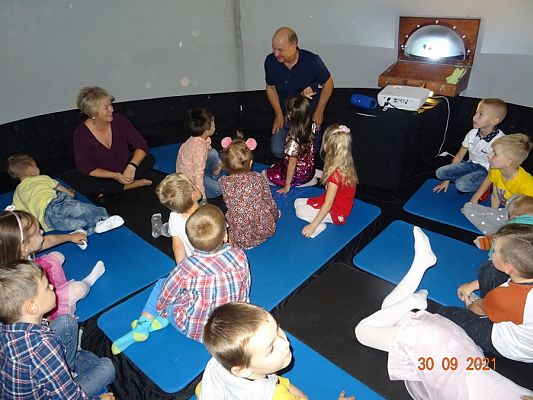 Grafika #12: Kino sferyczne w przedszkolu