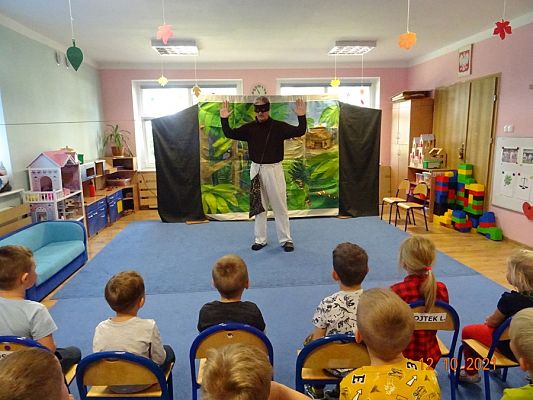 Grafika #2: Teatrzyk Przygody Małpki Fiki-Miki