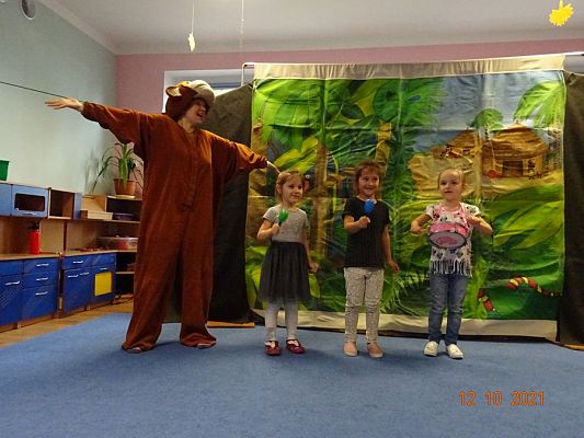 Grafika #5: Teatrzyk Przygody Małpki Fiki-Miki