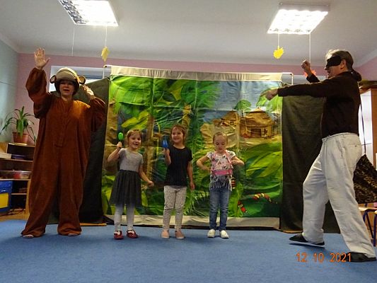 Grafika #6: Teatrzyk Przygody Małpki Fiki-Miki