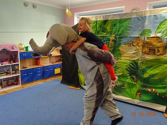 Grafika #12: Teatrzyk Przygody Małpki Fiki-Miki