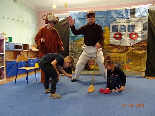 Grafika #17: Teatrzyk Przygody Małpki Fiki-Miki