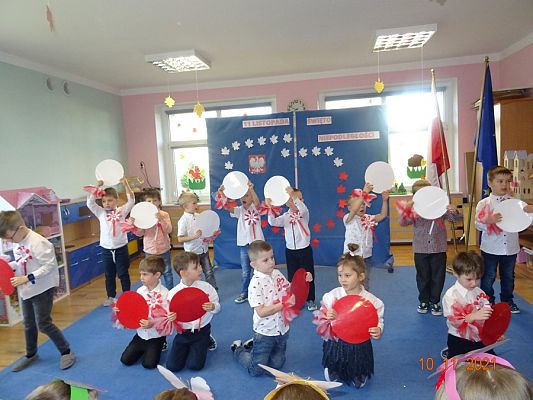 Grafika #5: Narodowe Święto Niepodległości i Akcja Szkoła do Hymnu cz. I