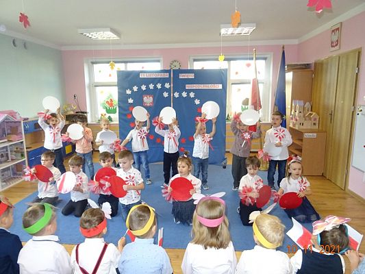 Grafika #6: Narodowe Święto Niepodległości i Akcja Szkoła do Hymnu cz. I