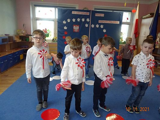 Grafika #9: Narodowe Święto Niepodległości i Akcja Szkoła do Hymnu cz. I