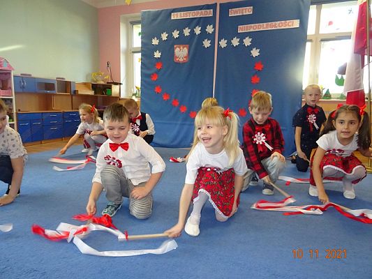 Grafika #3: Narodowe Święto Niepodległości i Akcja Szkoła do Hymnu cz. II