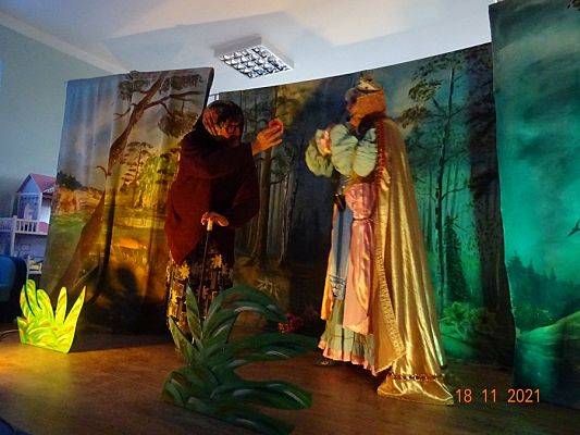 Grafika #9: Teatrzyk Powrót w Krainę Baśni