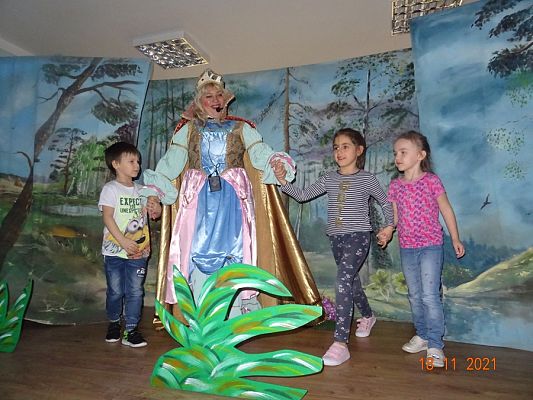 Grafika #12: Teatrzyk Powrót w Krainę Baśni