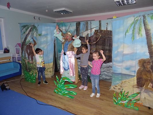 Grafika #16: Teatrzyk Powrót w Krainę Baśni