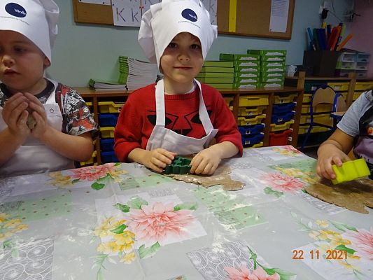 Grafika #12: Pieczemy świąteczne pierniczki cz. II