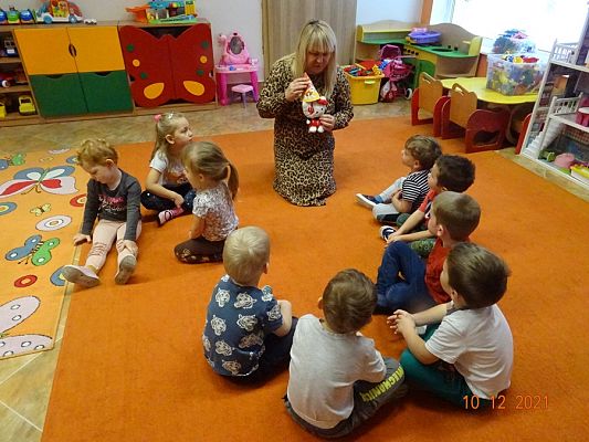 Grafika #0: Kicia Kocia i witaminowe przyjęcie  grupa Motylki -cz. I