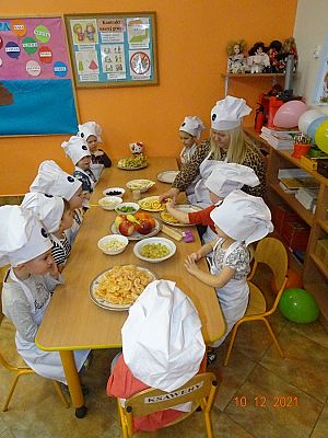 Grafika #3: Kicia Kocia i witaminowe przyjęcie  grupa Motylki -cz. I