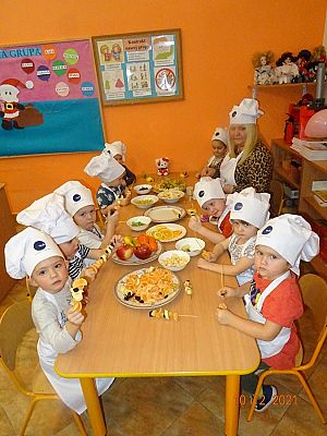 Grafika #19: Kicia Kocia i witaminowe przyjęcie  grupa Motylki -cz. I