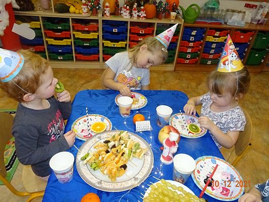 Grafika #12: Kicia Kocia i witaminowe przyjęcie  grupa Motylki -cz. I I