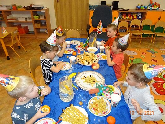 Grafika #18: Kicia Kocia i witaminowe przyjęcie  grupa Motylki -cz. I I