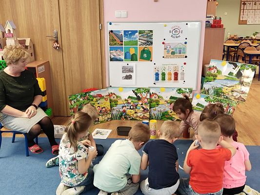 Grafika #2: Kicia Kocia segreguje śmieci - grupa II Rybki