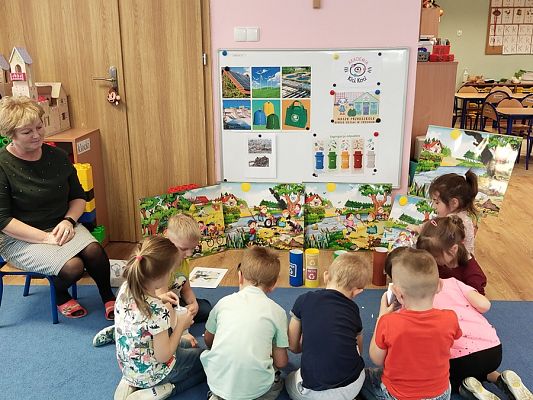 Grafika #3: Kicia Kocia segreguje śmieci - grupa II Rybki