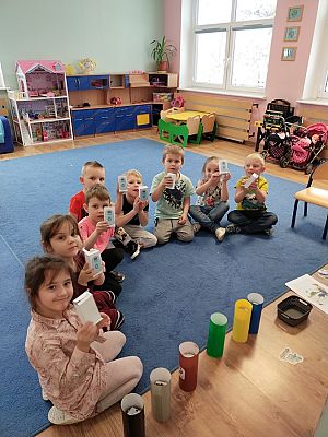 Grafika #4: Kicia Kocia segreguje śmieci - grupa II Rybki