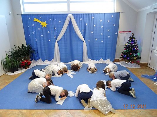 Grafika #0: Przedstawienie świąteczne cz. III