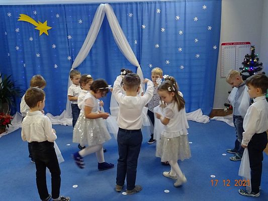 Grafika #3: Przedstawienie świąteczne cz. III