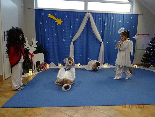 Grafika #7: Przedstawienie świąteczne cz. V