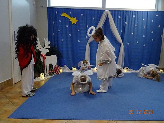 Grafika #8: Przedstawienie świąteczne cz. V